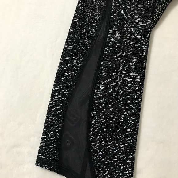 SOLD! NWOT 2017 Lululemon Train Times Crop (17”) - Picture 4 of 6